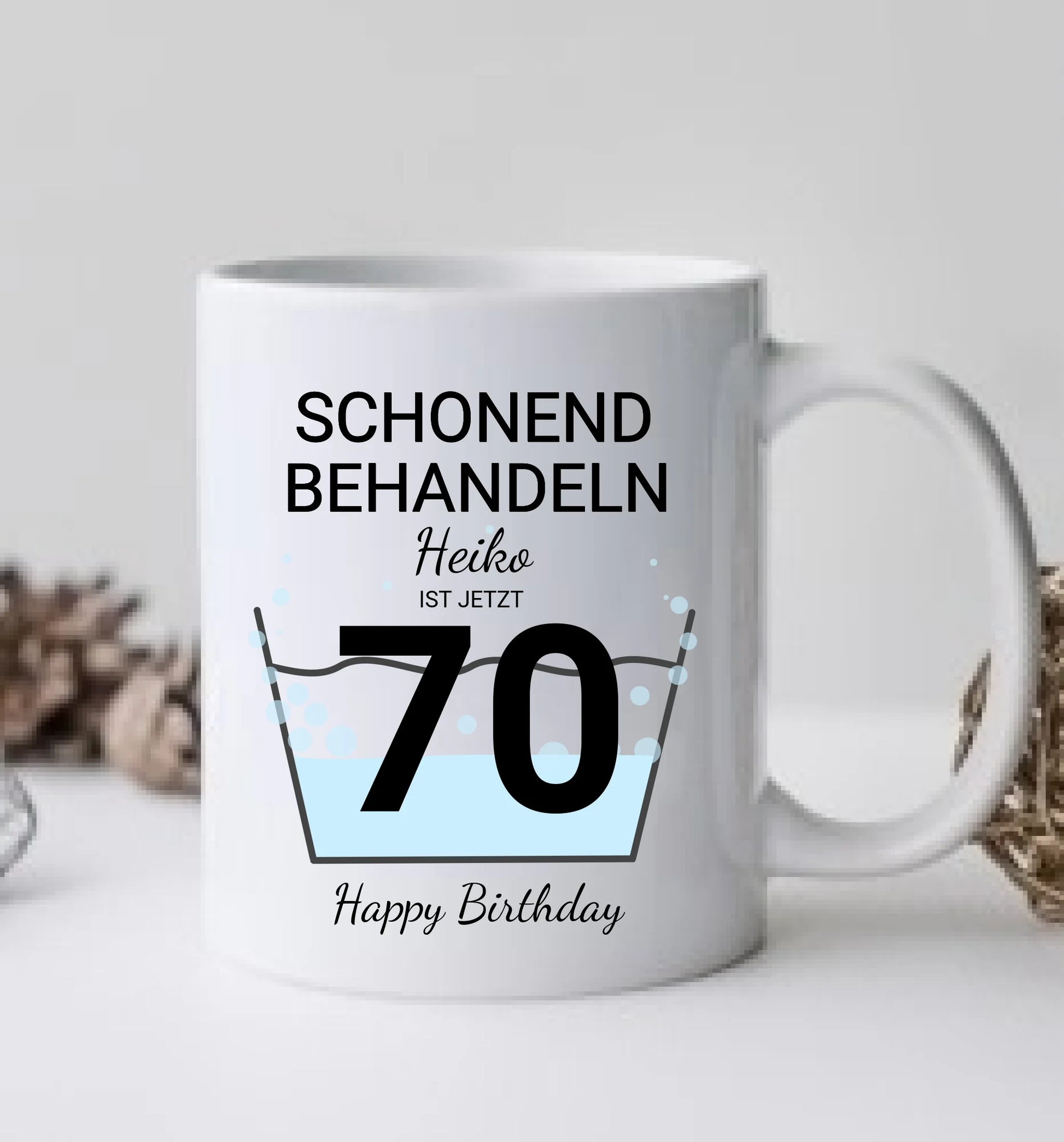 Geburtstageschenk personalisierte Tasse -  70 Jahre Schonend behandeln - das gut Stück ist 18mit Geburtstagszahl und Namenpersonalisiert. Geschenkidee Geburtstag