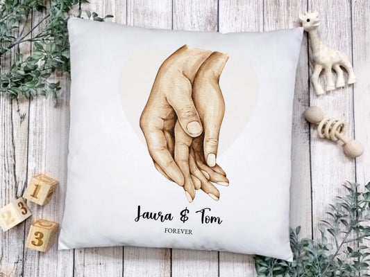Geschenk für Paar / Familie Kissen personalisiert | Händemotiv Namen | Geschenk Hochzeitstag, Valentinstag, Jahrestag