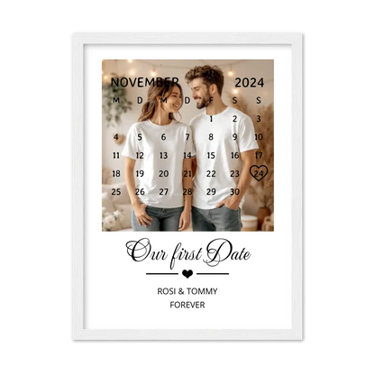 "OUR FIRST DATE" Kalender Fotoposter für Paare | Geschenk Valentinstag | Hochzeitstag | Jahrestag