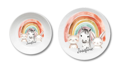 Kinderteller Regenbogen mit Namen & Farmtieren personalisiert, Kindergeschirr Geschenk zur Taufe, Geburt, Geburtstag und Weihnachten 2 Teller personalisiert Kinderteller + flacher Teller 190mm Ø + 235mm Ø - nur innerhalb Deutschland lieferbar