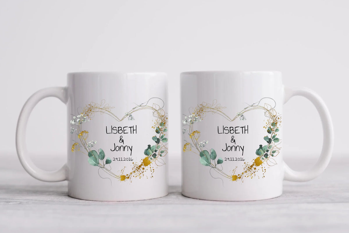 Personalisierte Hochzeitstasse Blumenkranz Herz | Geschenk Hochzeit Brautpaar mit Namen – BesteFreundeGeschenke