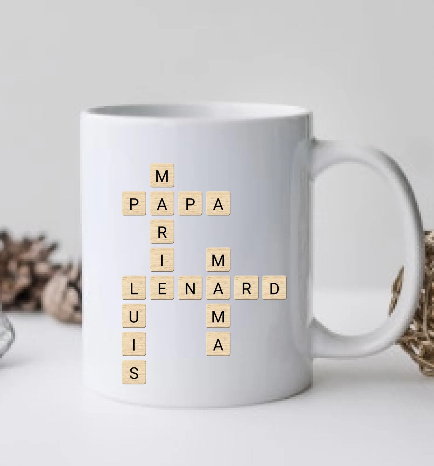 Weihnachtsgeschenk Scrabble Tasse personalisiert – Geschenkidee im Kreuzworträtsel-Design mit Namen