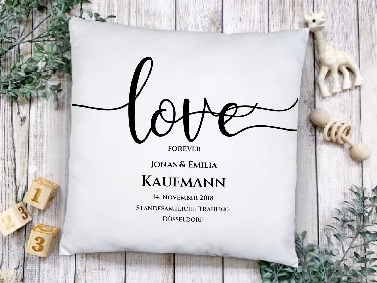 "LOVE" Kissen Hochzeitsgeschenk | personalisiertes Hochzeitskissen Brautpaar | Geschenkidee zur Hochzeit, Hochzeitstag, Valentinstag, Geburtstag