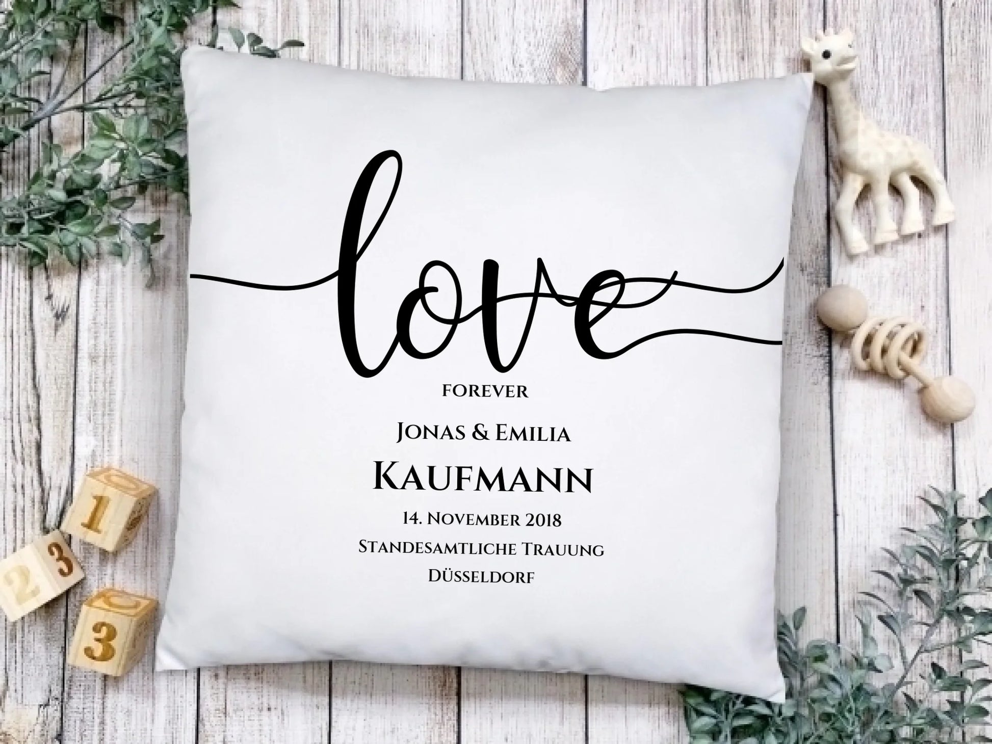 "LOVE" Kissen Hochzeitsgeschenk | personalisiertes Hochzeitskissen Brautpaar | Geschenkidee zur Hochzeit, Hochzeitstag, Valentinstag, Geburtstag