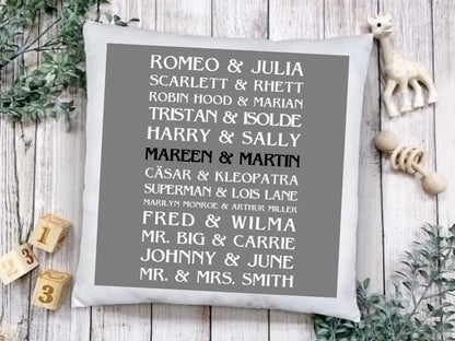 Hochzeitsgeschenk - Personalisiertes Sprüche Kissen Geschenk Romeo & Julia - Hintergrund grau mit weißem Rand - Geburtstagsgeschenk, Weihnachtsgeschenk